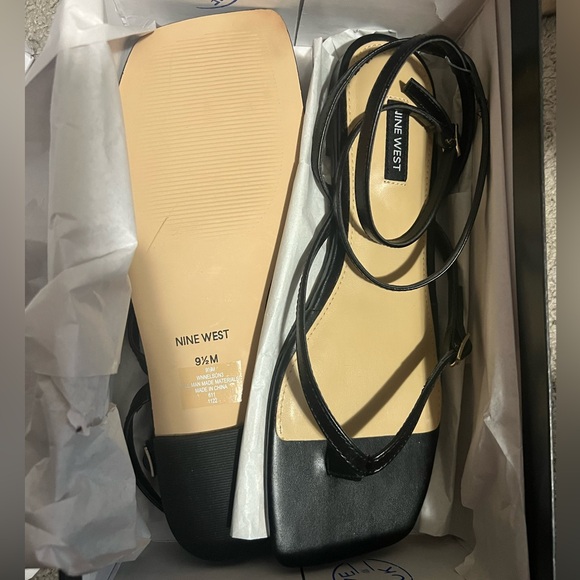 NEW Women’s size 9 1/2 Nine West sandals. Sent wrong size box, these are 9 1/2! - Picture 2 of 6